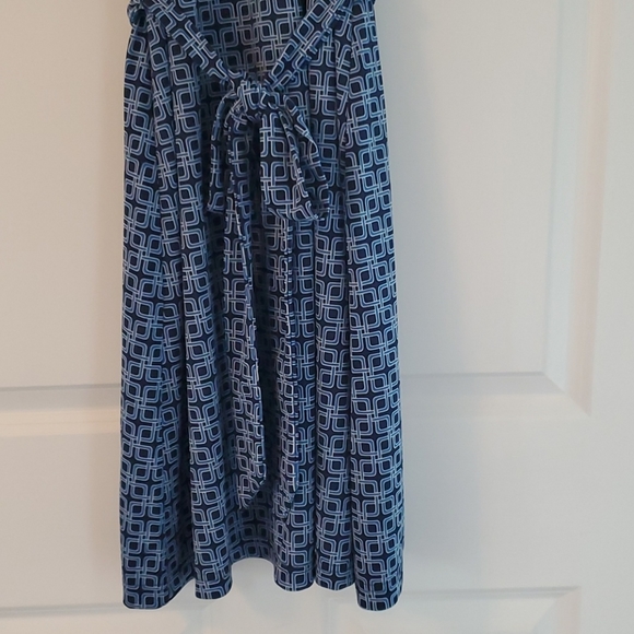 Geometric wrap-look dress 👗 - Picture 2 of 6